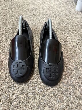 Tory Burch Black Logo Round-Toe Ballet Flats